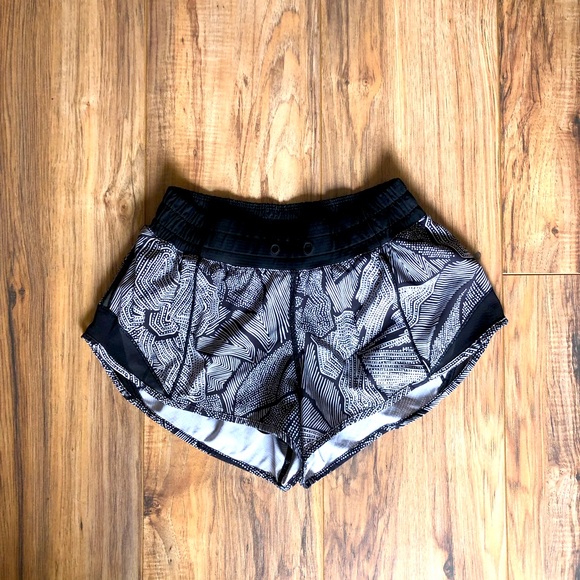 lululemon athletica Pants - Lululemon run speed shorts Dottie